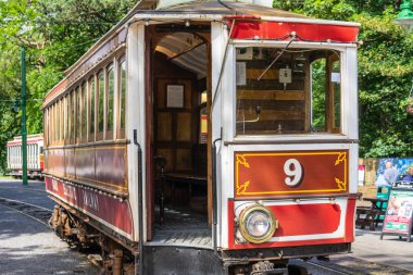 Laxey, Man Isle, 15 Haziran 2019. Manx Electric Railway, Man Isle'da Douglas, Laxey ve Ramsey'i birbirine bağlayan bir elektrikli şehirlerarası tramvaydır.