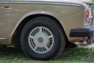 Bedford, Bedfordshire, İngiltere. 2 Haziran 2019. Motor festivali, paslı bir Bentley parçası.