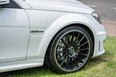 Bedford, Bedfordshire, İngiltere 2 Haziran 2019. Beyaz Mersedes Amg parçası