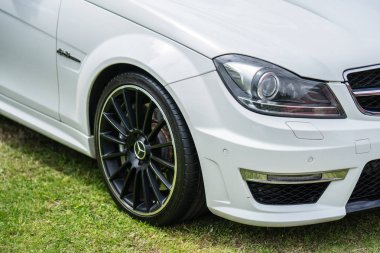 Bedford, Bedfordshire, İngiltere 2 Haziran 2019. Beyaz Mersedes Amg parçası