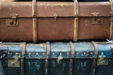 Tren İstasyonu Vintage Bagaj.Vintage Kazık Antik Bavul. Seyahat Konsepti