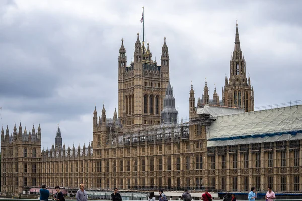 Londra, İngiltere, Temmuz, 2019. Westminster Sarayı Avam Kamarası ve Lordlar Kamarası, Birleşik Krallık Parlamentosu'nun iki meclisinin buluşma yeri olarak hizmet vermektedir.