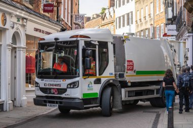 Cambridge, İngiltere, 1 Ağustos 2019. Geri Dönüştürülebilir Atık Toplama Aracı