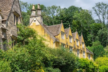 Castle Combe, Wiltshire 'da Cotswolds bölgesinde bulunan bir köy ve sivil cemaattir. İngiltere, İngiltere, 11 Temmuz 2020