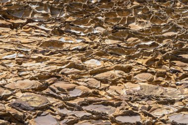 Jeolojik kaya katmanları. Kaya yüzeyinin soyut görüntüsü.