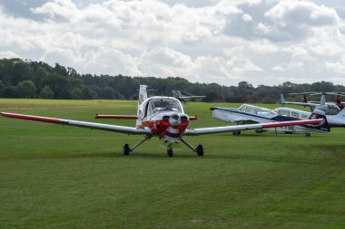 Old WARDEN, Bedfordshir, İngiltere, 6 Ekim 2019. İskoç Havacılık Bulldog Serisi 120. Shuttleworth 'da Yarış Günü.