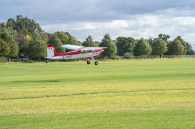 OLD WARDEN, BEDFORDSHIRE, İngiltere, ECTOBER 6 Ekim 2019. Havaalanından havalanmaya hazır.