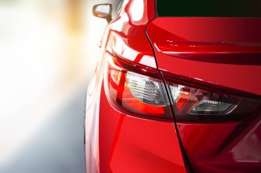 Araba kuyruğu açık kırmızı renkli müşteriler için. Duvar kağıdı veya arka plan taşıma ve otomotiv resim için kullanma