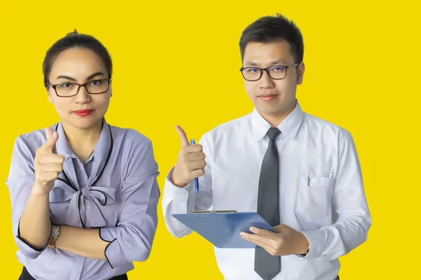 Asiático Mujer Negocios Amarillo Aislado Fondo — Foto de Stock