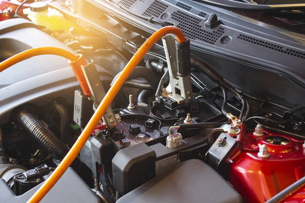 Cargando Coche Batería Fondo Borroso Metáfora Recarga Energía — Foto de Stock