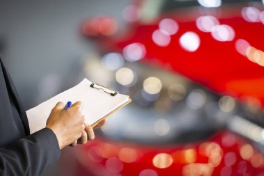 Not defteri veya kitap, araba bulanık background.for taşıma otomobil otomotiv resim kağıdına adam saleman iş denetim yazma kariyer.