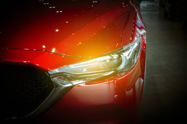 Araba sokak bulanık arka plan üzerinde. İçin otomotiv veya ulaşım görüntü.