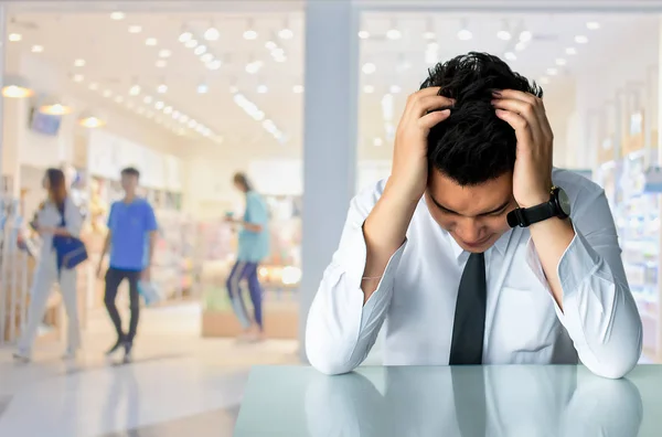 Asiático Empresario Triste Sentado Estrecho Hombre Negocios Sentado Silla — Foto de Stock