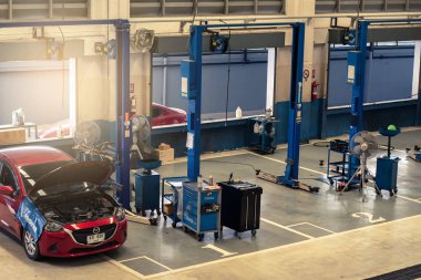 BANGSAN THAILAND Mayıs 2019 Bu araba mazda 2 marka japon tamir için bekliyor
