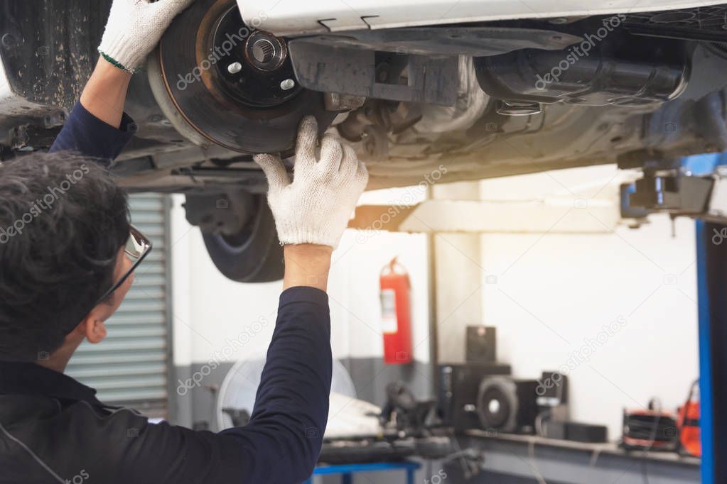 Man mechanic inspection service maintenance car suspension chang