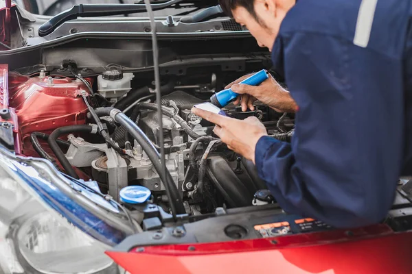 Asian Man Mechanic Inspection Shine Torch Car Engine Checking Bug — Stock Photo, Image