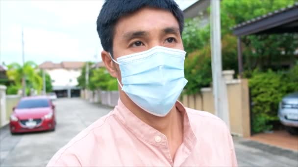 Slow Footage Asian Man Face Mask Walking Street Alone Looking — Stock Video