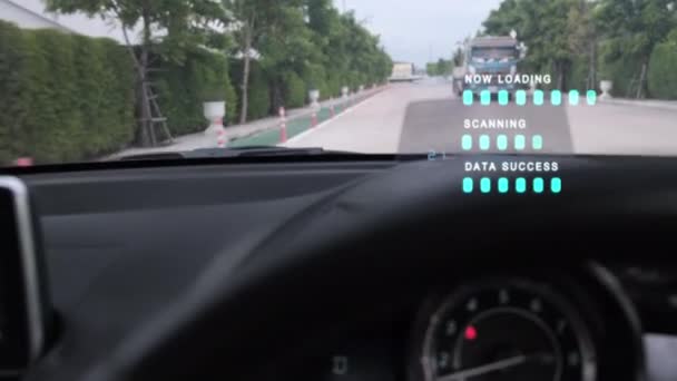 驾驶速度慢的镜头 Closeup汽车仪表盘驾驶控制台指示器 从汽车前视镜看到的道路 — 图库视频影像