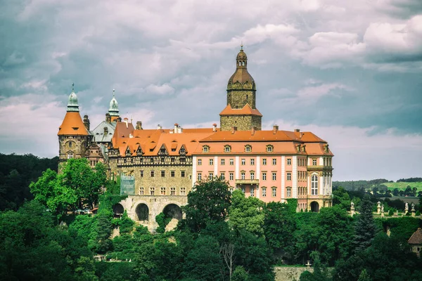 WALBRZYCH, POLAND - 29 Temmuz 2016 'da Polonya' nın Walbrzych kentinde bulunan Barok Şatosu Ksiaz.
