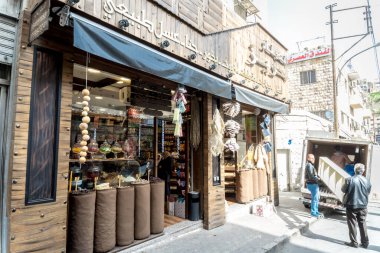 AMMAN, JORDAN - 15 Şubat 2019 'da Ürdün' ün başkenti Ürdün 'de Amman sokakları.