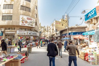 AMMAN, JORDAN - 15 Şubat 2019 'da Ürdün' ün başkenti Ürdün 'de Amman sokakları.