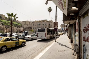 AMMAN, JORDAN - 15 Şubat 2019 'da Ürdün' ün başkenti Ürdün 'de Amman sokakları.