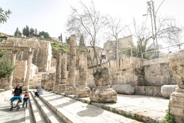 AMMAN, JORDAN - 15 Şubat 2019 'da Ürdün' ün başkenti Ürdün 'de Amman sokakları.