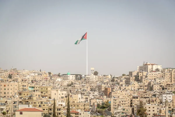 AMMAN, JORDAN - 15 Şubat 2019 'da Ürdün' ün başkenti Ürdün 'de Amman sokakları.