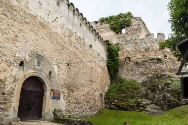 Terk edilmiş Chojnik Kalesi, seyahat 