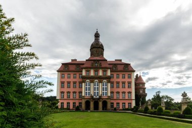 WALBRZYCH, POLAND - 29 Temmuz 2016 'da Polonya' nın Walbrzych kentinde bulunan Barok Şatosu Ksiaz.