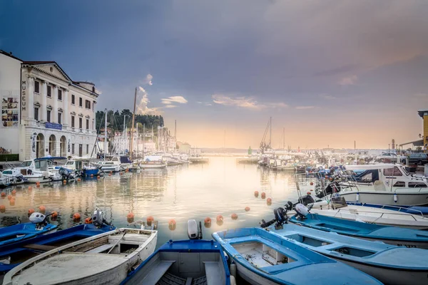 Piran Eslovénia Setembro Barcos Marina Cidade Setembro 2016 Piran Eslovênia — Fotografia de Stock