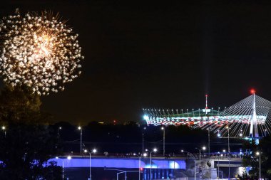 Polonya Ulusal Stadyumu 'nda havai fişekler - Varşova, Polonya