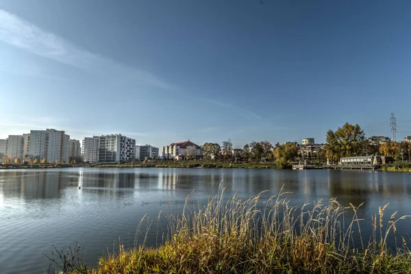 Vacker Sjö Staden — Stockfoto