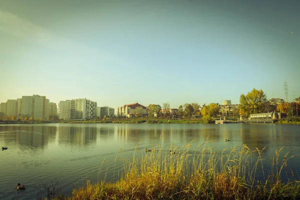 Belo Lago Cidade — Fotografia de Stock