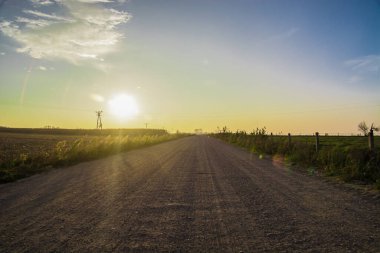 Alacakaranlıkta yol, doğa