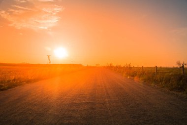 Alacakaranlıkta yol, doğa
