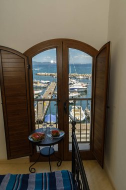 Marina Manzaralı Kahvaltı