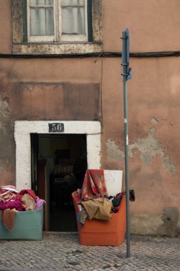 Eski eve küçük bir giriş.