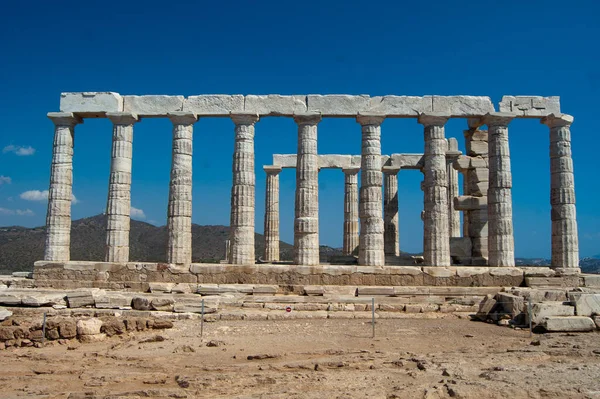 Starożytna Świątynia Grecji Podczas Gorącego Lata — Zdjęcie stockowe