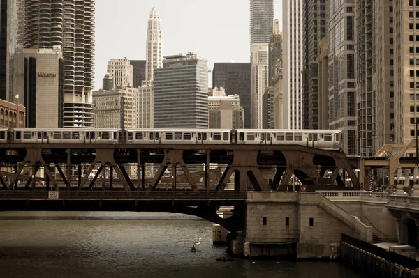 Train Traversant Rivière Chicago — Photo