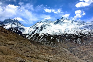 Nepal. Bulutlar. Gökyüzü. Himalayalar