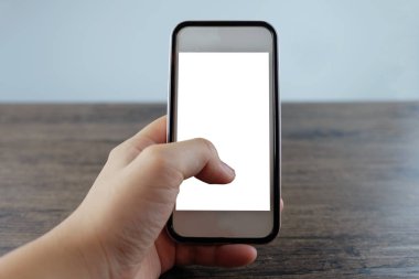 Memur akıllı telefon kullanan kadın elinde