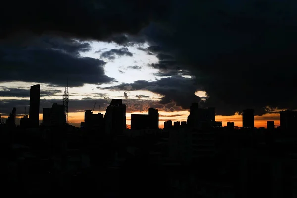 Puesta Sol Sobre Ciudad Con Nubes — Foto de Stock