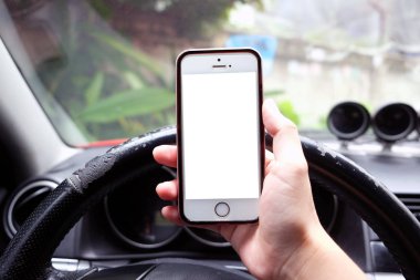 Akıllı telefon içindeki bir CA'ya tutan el closeup