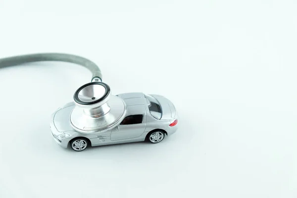 Stethoscoop Controle Van Auto Een Witte Achtergrond Concept Van Auto — Stockfoto