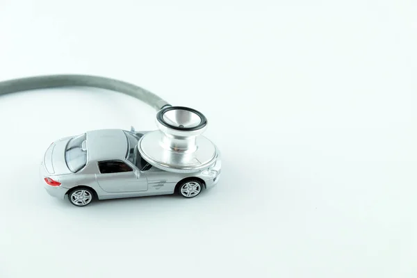 Stethoscoop Controle Van Auto Een Witte Achtergrond Concept Van Auto — Stockfoto