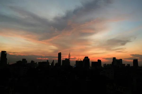 Puesta Sol Sobre Ciudad Con Nubes — Foto de Stock