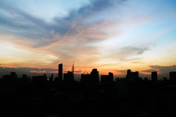 Puesta Sol Sobre Ciudad Con Nubes — Foto de Stock