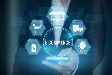E-ticaret kavramı, yaratıcı tasarım afiş için simgesini tutan işadamı