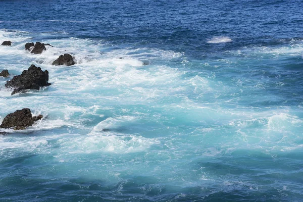 Hermosa agua del océano y rocas. hermoso paisaje de Canarias I —  Fotos de Stock